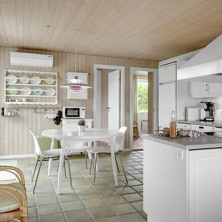 Four-bedroom In Dom wakacyjny