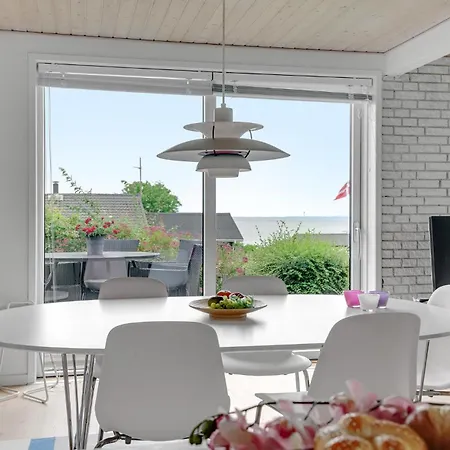 Four-bedroom In بيت للعطل فابورغ